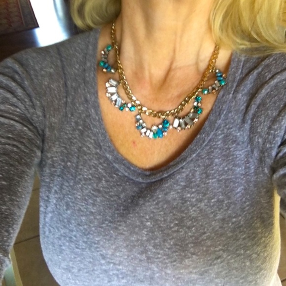 🆕 Blue Crystal Bib Necklace - Picture 7 of 7